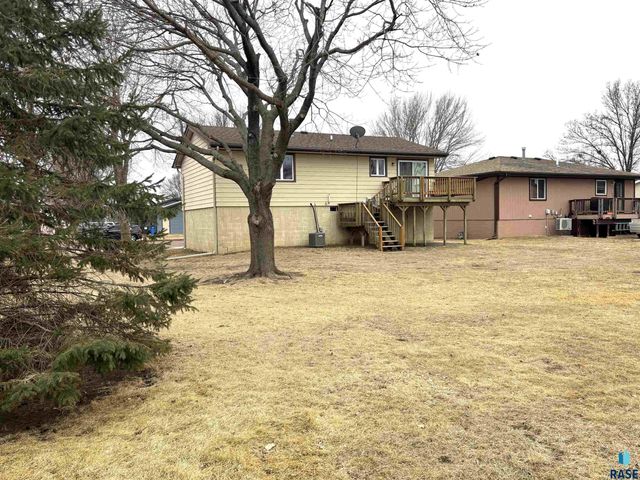 600 W 9th Ave Avenue, Lennox, SD 57039
