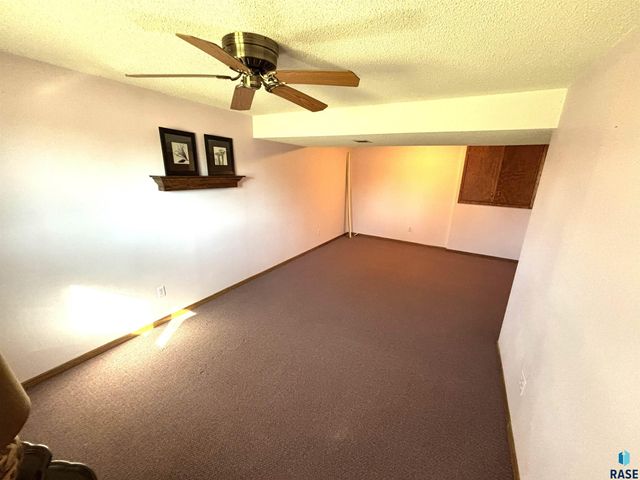 600 W 9th Ave Avenue, Lennox, SD 57039