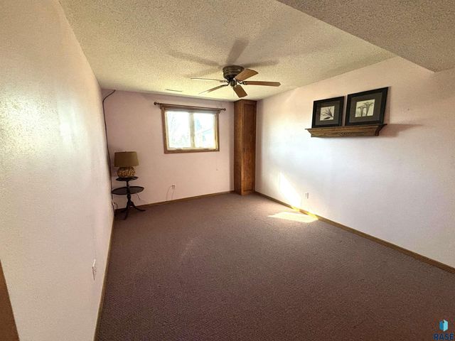 600 W 9th Ave Avenue, Lennox, SD 57039