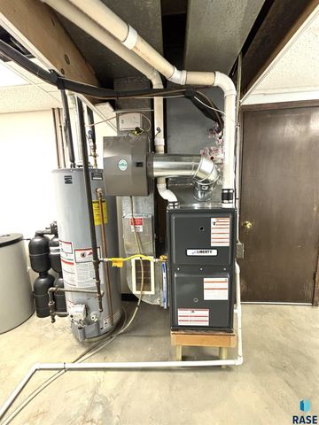 600 W 9th Ave Avenue, Lennox, SD 57039