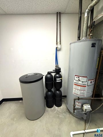 600 W 9th Ave Avenue, Lennox, SD 57039