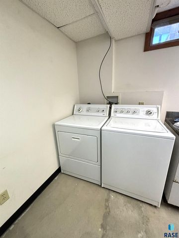 600 W 9th Ave Avenue, Lennox, SD 57039