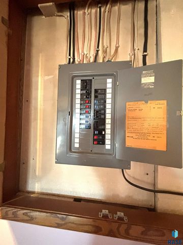 600 W 9th Ave Avenue, Lennox, SD 57039