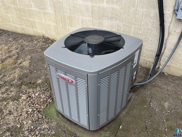 600 W 9th Ave Avenue, Lennox, SD 57039