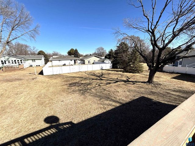 600 W 9th Ave Avenue, Lennox, SD 57039