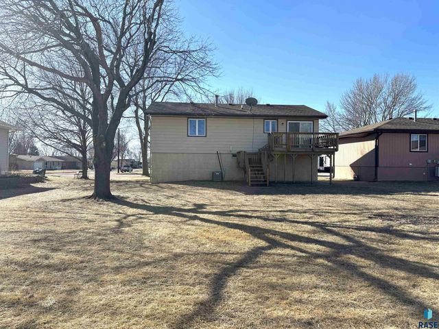 600 W 9th Ave Avenue, Lennox, SD 57039