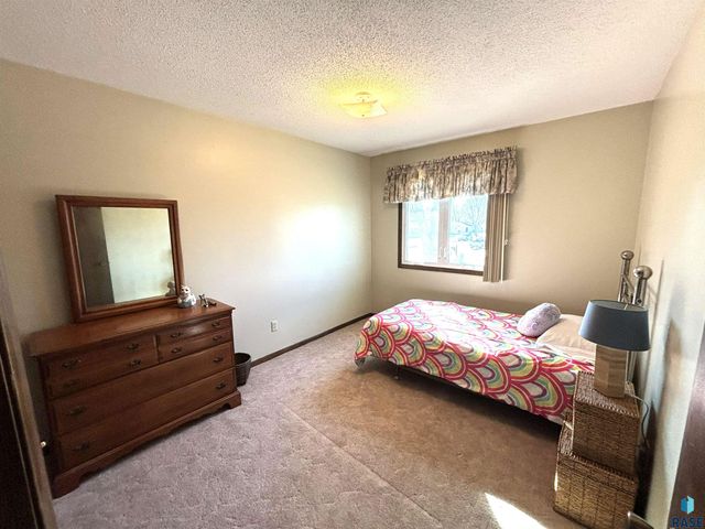 600 W 9th Ave Avenue, Lennox, SD 57039