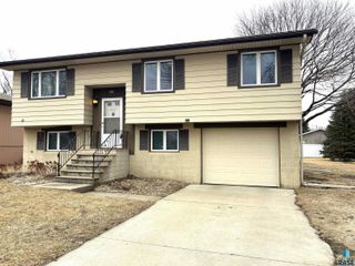 600 W 9th Ave Avenue, Lennox, SD 57039
