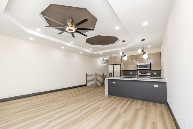 5643 S Prairie Avenue, Chicago, IL 60637