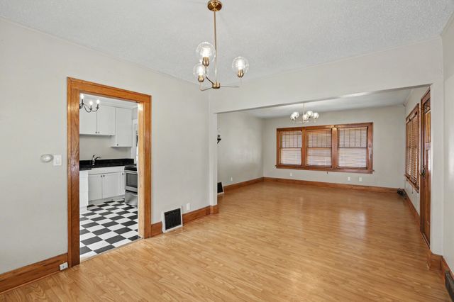 909 Arthur Avenue, Des Moines, IA 50316