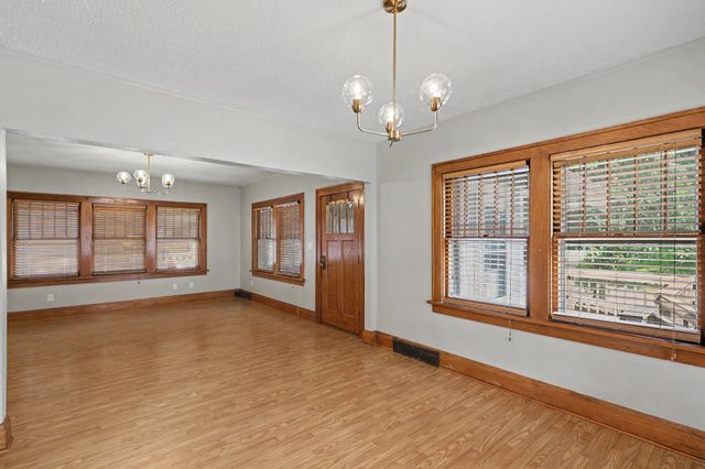 909 Arthur Avenue, Des Moines, IA 50316