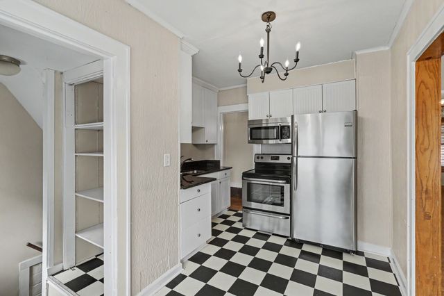 909 Arthur Avenue, Des Moines, IA 50316