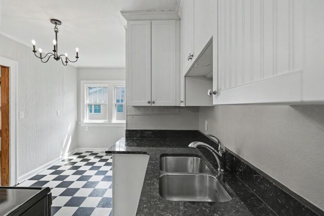 909 Arthur Avenue, Des Moines, IA 50316