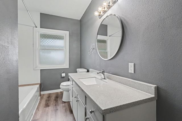 909 Arthur Avenue, Des Moines, IA 50316