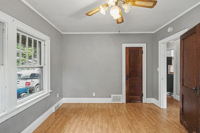 909 Arthur Avenue, Des Moines, IA 50316