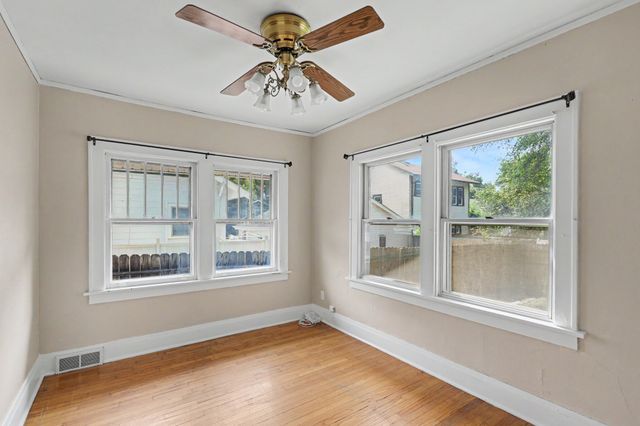 909 Arthur Avenue, Des Moines, IA 50316