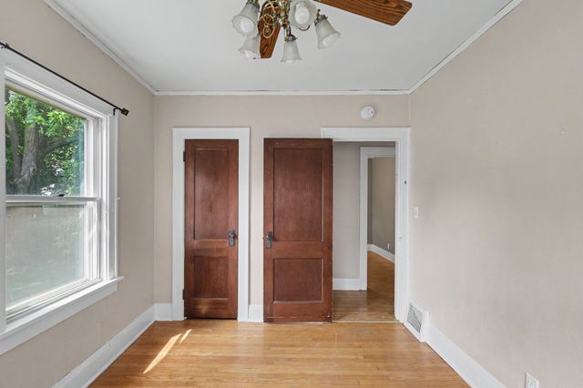 909 Arthur Avenue, Des Moines, IA 50316
