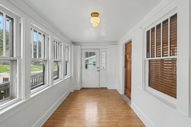 909 Arthur Avenue, Des Moines, IA 50316