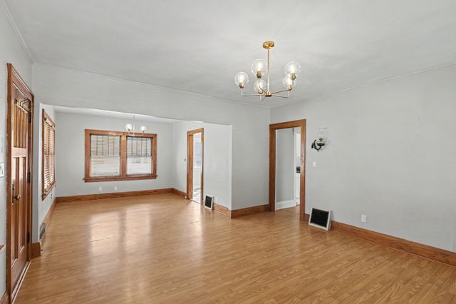 909 Arthur Avenue, Des Moines, IA 50316