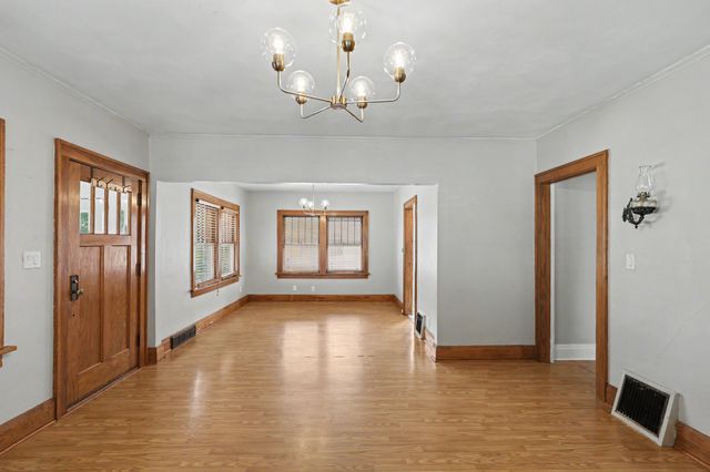 909 Arthur Avenue, Des Moines, IA 50316