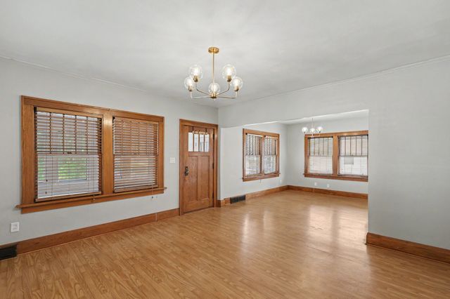 909 Arthur Avenue, Des Moines, IA 50316