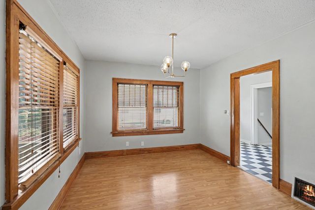 909 Arthur Avenue, Des Moines, IA 50316