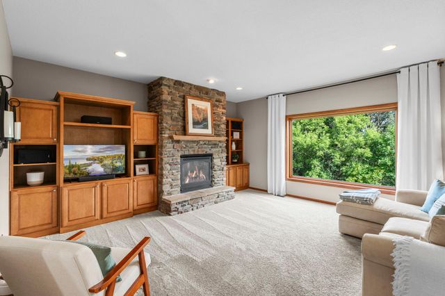 1106 Overlook Lane, Carver, MN 55315