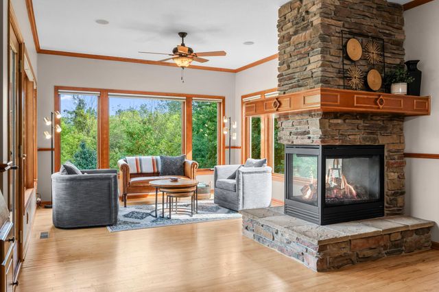 1106 Overlook Lane, Carver, MN 55315