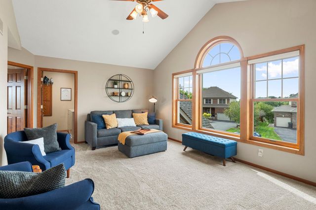 1106 Overlook Lane, Carver, MN 55315