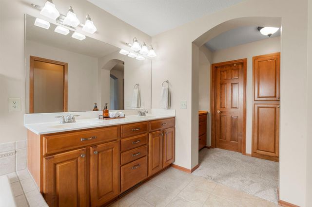 1106 Overlook Lane, Carver, MN 55315
