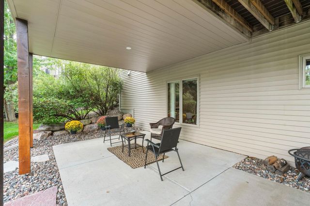 1106 Overlook Lane, Carver, MN 55315