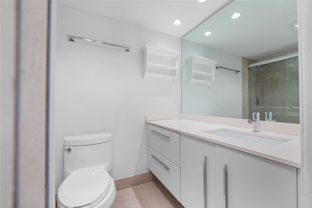 535 Oaks Drive 508, Pompano Beach, FL 33069