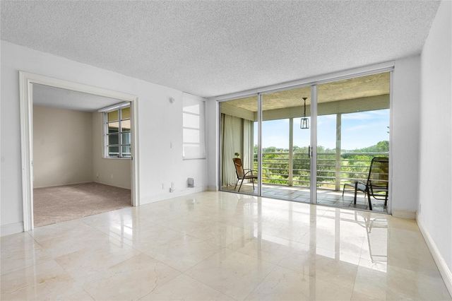 535 Oaks Drive 508, Pompano Beach, FL 33069