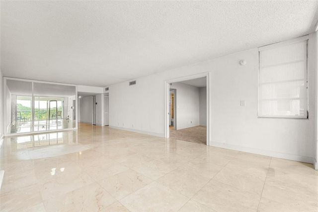 535 Oaks Drive 508, Pompano Beach, FL 33069