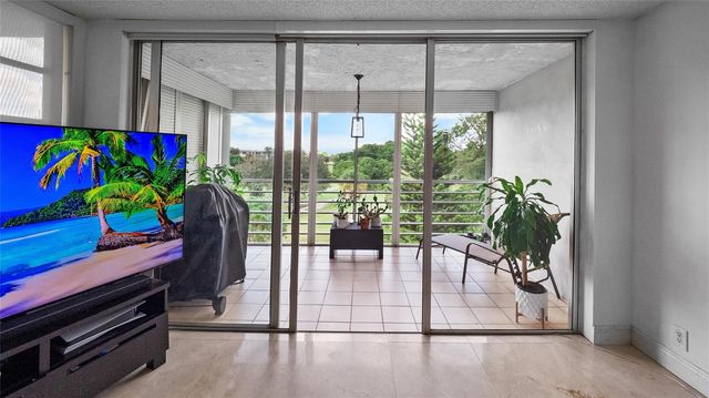 535 Oaks Drive 508, Pompano Beach, FL 33069