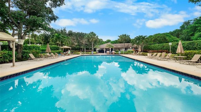 535 Oaks Drive 508, Pompano Beach, FL 33069