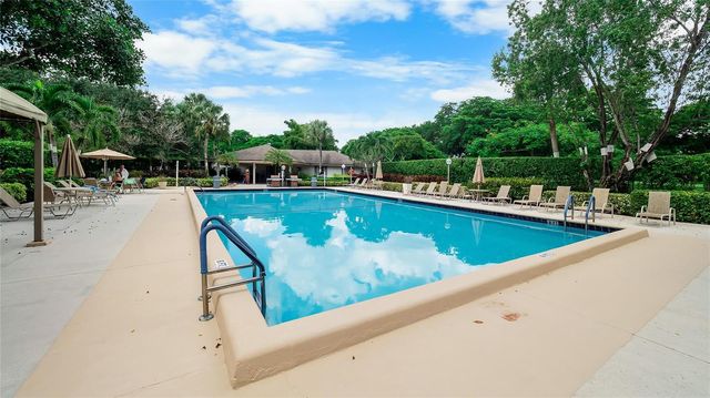 535 Oaks Drive 508, Pompano Beach, FL 33069