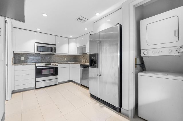 535 Oaks Drive 508, Pompano Beach, FL 33069