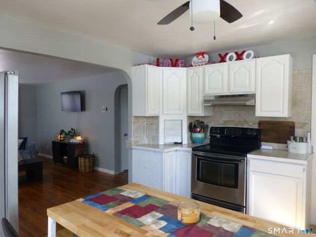 593 Mohegan Avenue Parkway, Waterford, CT 06375