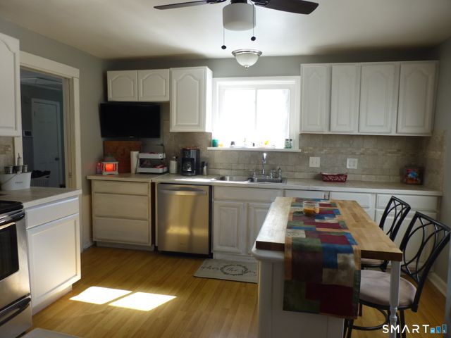 593 Mohegan Avenue Parkway, Waterford, CT 06375