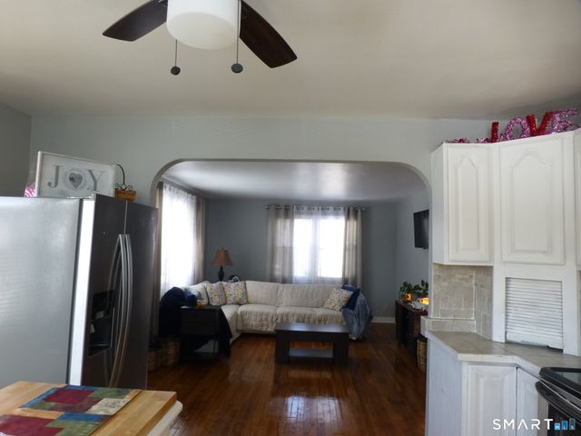 593 Mohegan Avenue Parkway, Waterford, CT 06375