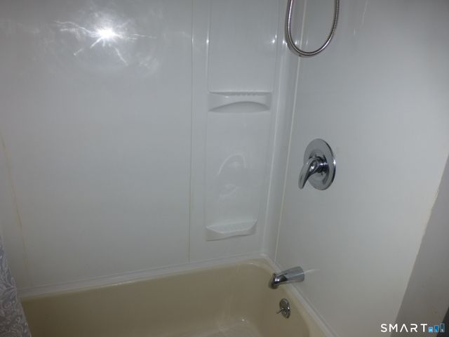 593 Mohegan Avenue Parkway, Waterford, CT 06375