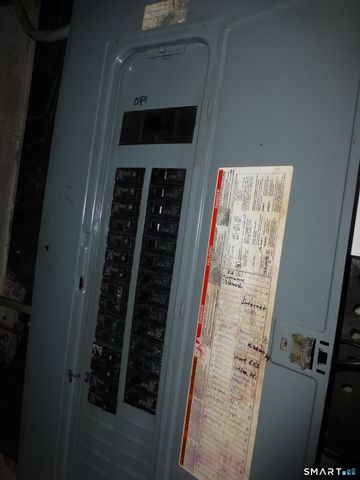 593 Mohegan Avenue Parkway, Waterford, CT 06375