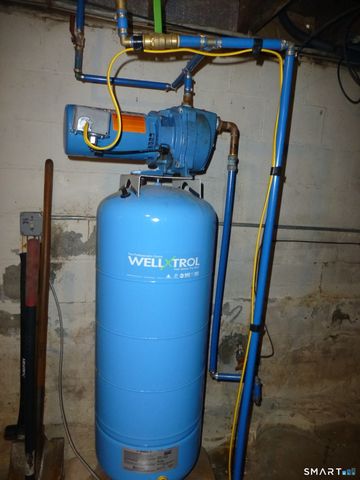 593 Mohegan Avenue Parkway, Waterford, CT 06375