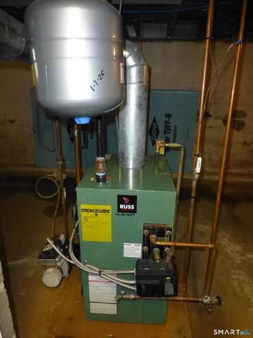 593 Mohegan Avenue Parkway, Waterford, CT 06375