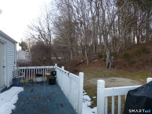 593 Mohegan Avenue Parkway, Waterford, CT 06375