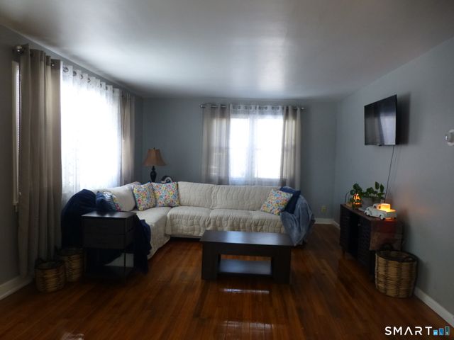 593 Mohegan Avenue Parkway, Waterford, CT 06375