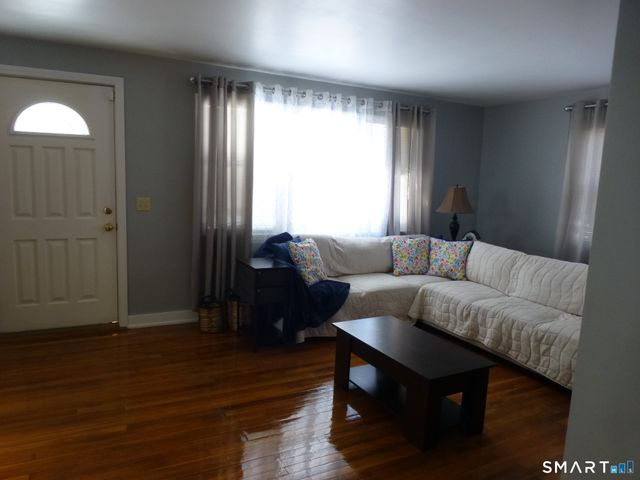 593 Mohegan Avenue Parkway, Waterford, CT 06375