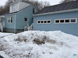 593 Mohegan Avenue Parkway, Waterford, CT 06375