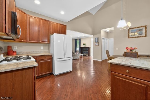 21 Samson Dr, Raritan Twp., NJ 08822
